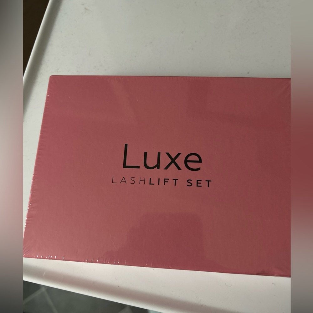 Luxe eye lash lift set never opened